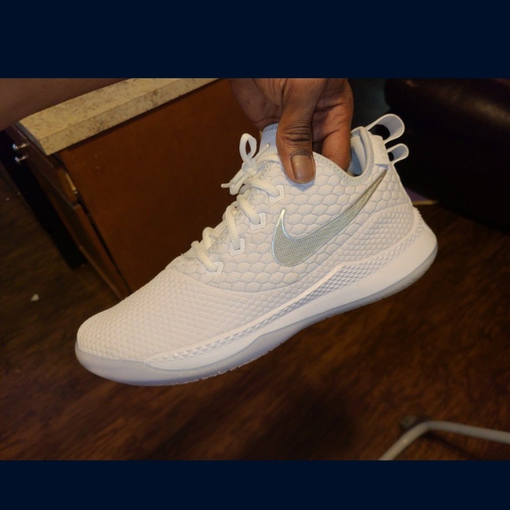 Lebron witness III SIZE 11